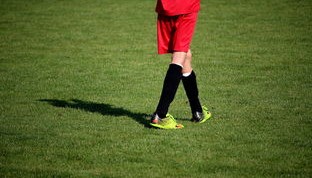 九游体育-法甲赛季后半段球队转手政策与俱乐部经营压力，法甲2021-2022赛季转播权