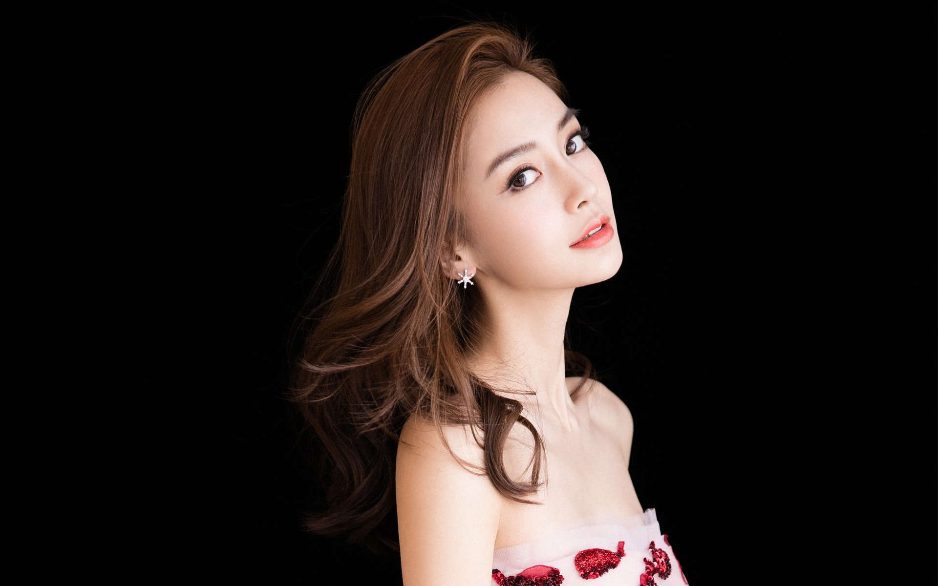 张雨霏跳水技巧助力蝶泳发挥，张雨霏蝶泳实力