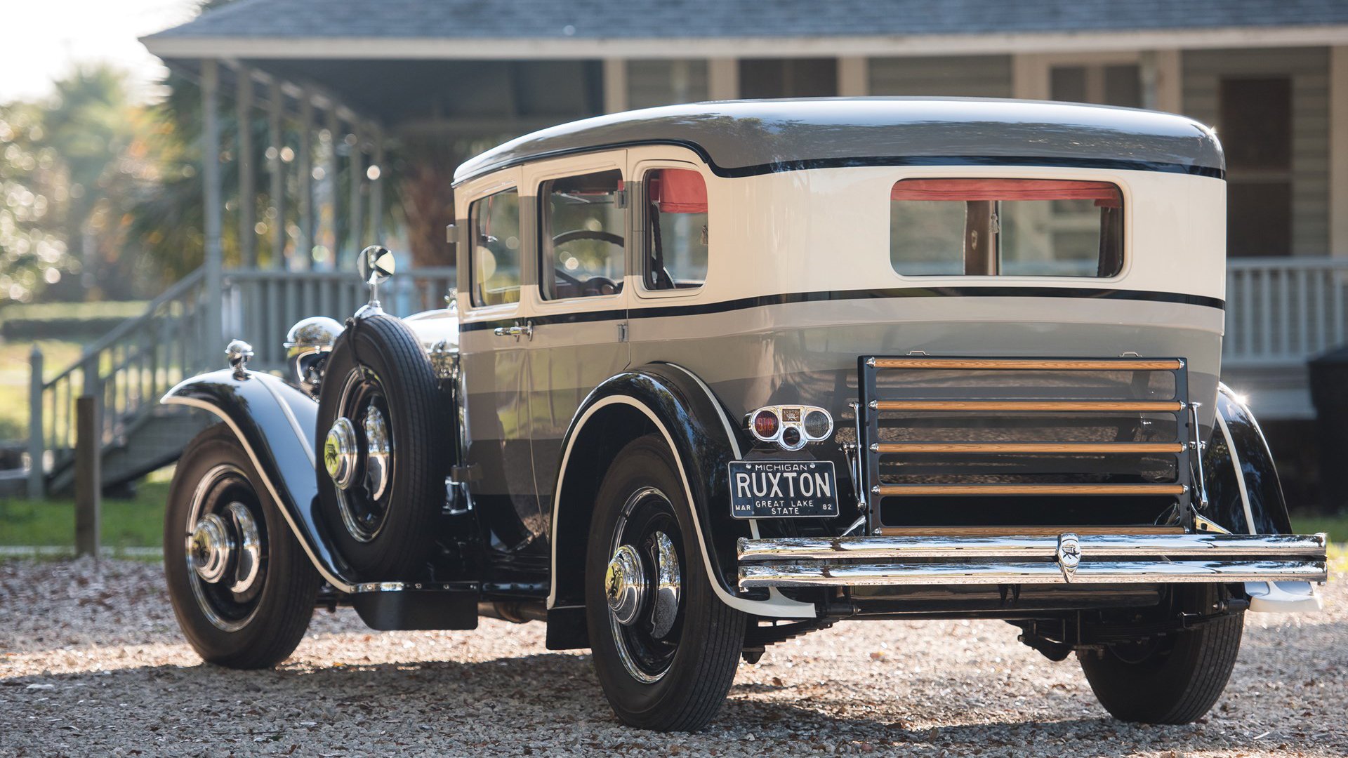 快速突破配合中锋得分频繁,中锋打法跑位