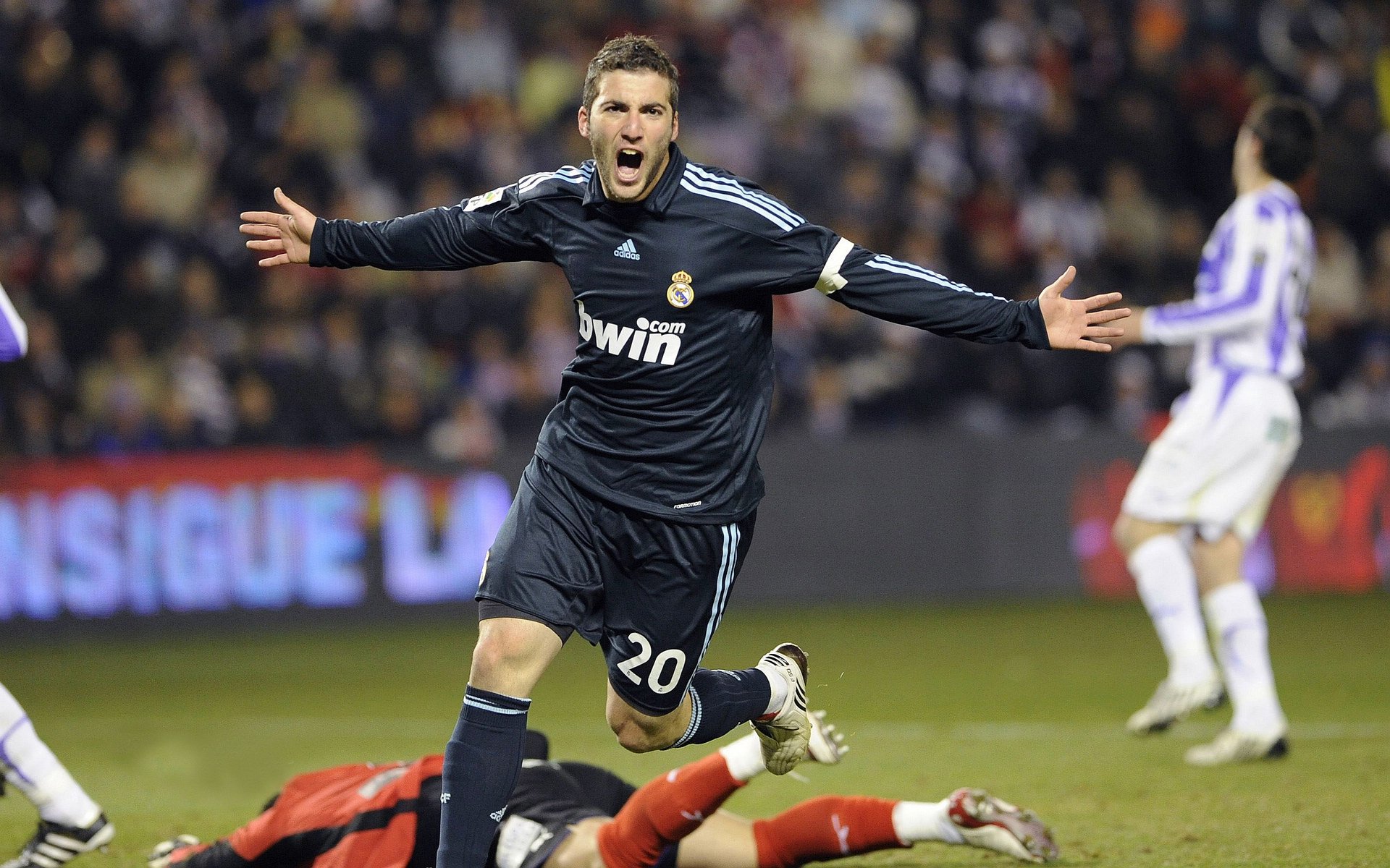 法兰克福边路快传快进形成连续进球机会，法兰克福伤停情况